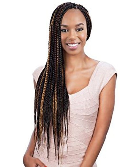 MODÈLE MODÈLE SYN BOX BRAIDS MEDIUM 